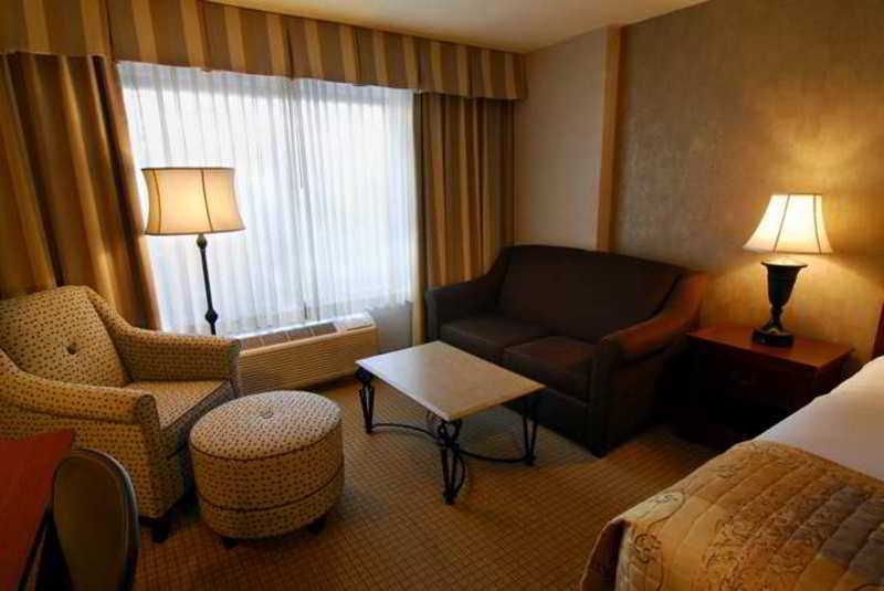 Doubletree By Hilton Milwaukee/Brookfield Ξενοδοχείο Δωμάτιο φωτογραφία
